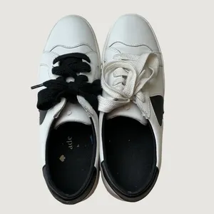 Kate Spade New York Fez White Black Leather Spade Logo Sneakers Womens 9B thumbnail 7
