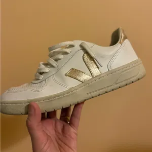 Veja V-10 Prime Leather Sneakers in White Platine thumbnail 5