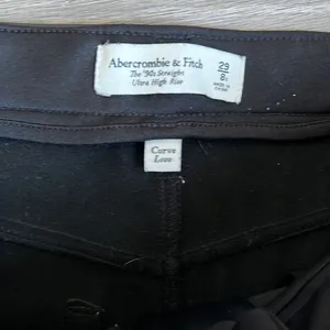 Abercrombie and Fitch Curve Love Vegan Leather 90s Straight ultra high rise thumbnail 7
