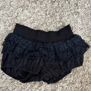 Urban Outfitters Black Ruffle Shorts thumbnail 3