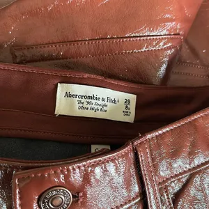 NWT A & F The 90’s Straight Ultra High Rise Patent Leather 90s Straight Leg thumbnail 9
