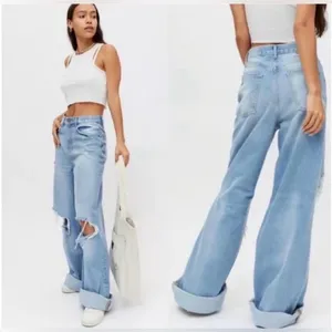 BDG Urban Outfitters Skater Baggy Jeans Light Wash Distressed Wide Leg 26 Womens thumbnail 2