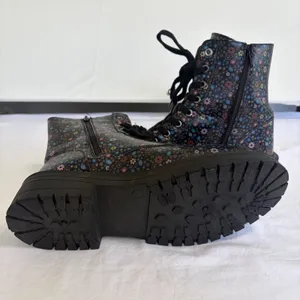 True Craft Korri 3 Floral Combat Boots Black Multicolor Lace Up Side‎ Zip 9.5 M thumbnail 3