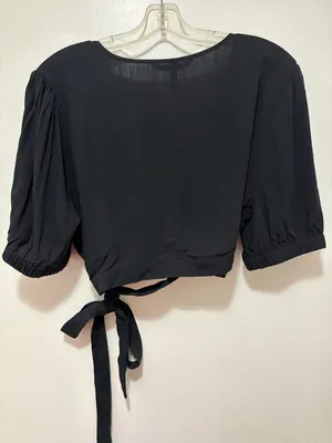 BCBGeneration Short Sleeve Wrap Crop Top –‎ Size Large (NWT) thumbnail 5