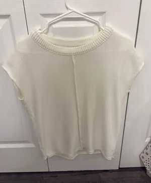 White Knit Top Size M thumbnail 1