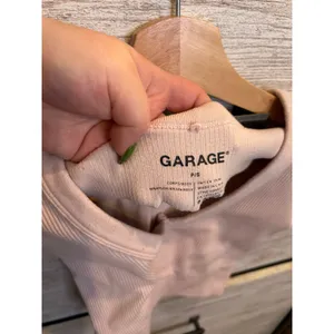 Garage Women Pink Ribbed V-Neck Short Sleeve Crop Top P/S thumbnail 4
