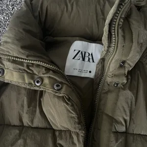Zara Green Puffer Jacket thumbnail 2