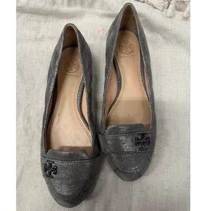 Tory Burch LEILA Quilted‎ Metallic Shimmer Loafers Metallic Pewter Size 7 thumbnail 2