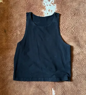 Black cropped tank Both tags have been ripped and cut out size small thumbnail 1