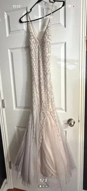 Dress Prom Windsor thumbnail 2