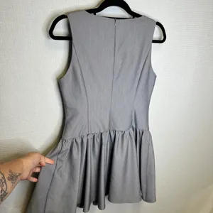 Commense Grey Sleeveless Peplum Mini Dress OA241205019 Medium Business Casual thumbnail 2