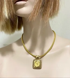 Vintage Gold tone Coin Medallion Necklace thumbnail 4