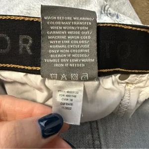 Torrid 5 Inch Mom Jean Premium Classic Denim Mid-Rise Short Size 16 thumbnail 8
