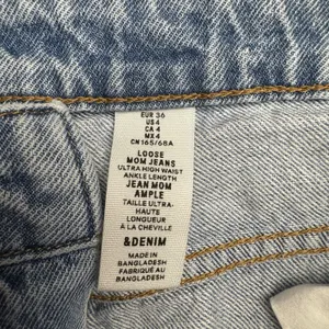 H&M &Denim Jeans Size 4 Blue‎ Pants Loose Mom Light Distressed Denim thumbnail 8