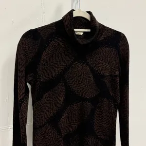 Vintage Belford Women's Extrafine Merino Wool Turtleneck Sweater Leaf Print‎ thumbnail 4