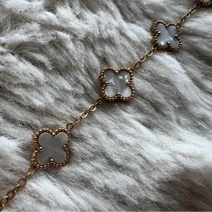 5 Clover Gold & Mother of Pearl Dainty Bracelet NWOT thumbnail 2