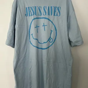 New glo 2X Jesus Saves dusty blue T shirt God’s love overcomes thumbnail 5