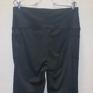 Woman’s 2XL Black High-Waisted Leggings Side Pockets thumbnail 6