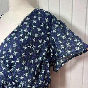 Francesca’s Mi‎ Ami Navy Floral Wrap Dress Short Sleeve Above Knee Size M thumbnail 13