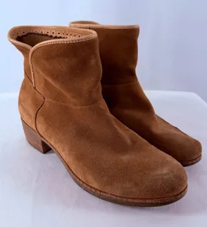 Ugg Darling Suede Pull‎ On Ankle Boot in Brown Size 9 thumbnail 1
