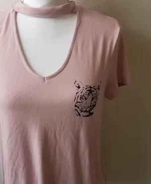 Go Wild / M / Blush Pink Tiger Tee Size M thumbnail 2