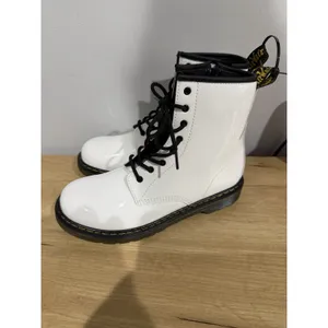 Dr. Martens 1460 Women's US 6 White Patent Leather 8-Eye Lace-Up Combat Boots thumbnail 5