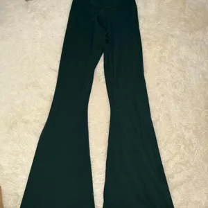 Aerie Real Me High-Waisted Crossover Flare Leggings Dark Green Size Medium thumbnail 3