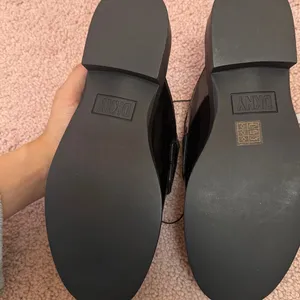 DKNY Glossy Black Slip-Ons thumbnail 3