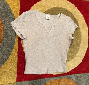 Aritzia Tna Waffle Knit Notch Cropped Tee Shirt Baby Tee Grey Size XS thumbnail 1