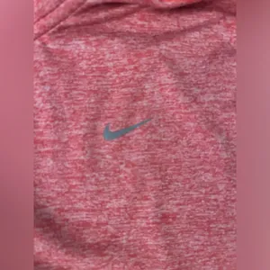 Under Armour Half Zip Top. Size medium. thumbnail 3