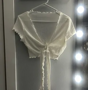 White tie front scalloped detail crop top thumbnail 1