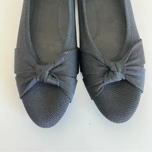 Vivaia Women's‎ Bibi Pointed-Toe Bow Flats (Azura) in Black thumbnail 5
