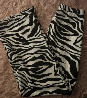 Boohoo Trendy Zebra Print Wide Leg Flare Pants thumbnail 5