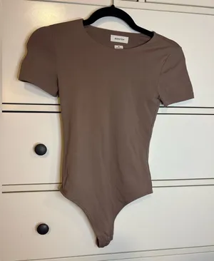 Aritzia Babaton Original Contour Crew Bodysuit Brown XS thumbnail 1