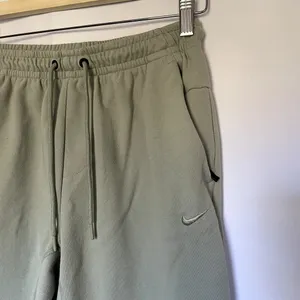 Nike‎ Dri-Fit sage green sweatpants athletic elastic waist women' size small thumbnail 2