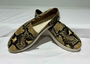 Vince Camuto Snakeskin Print Slip-On Shoes Size 8 thumbnail 1