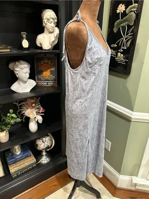 Urban Renewal Remnants Tie-Shoulder Velvet Midi Dress Size Medium thumbnail 9