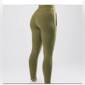 Alphalete Womens Core Joggers size M with 2 zipper pockets, activewear gym, ✨❤️ thumbnail 3
