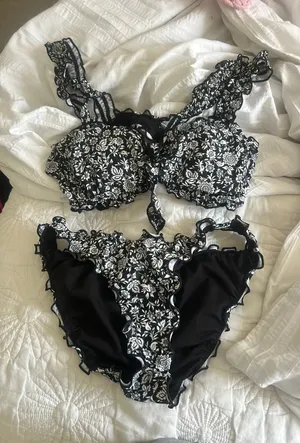 Bikini thumbnail 1