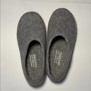 Kyrgies Women's Gray Felted Wool Slip-On Slippers thumbnail 2