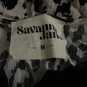 Savanna Jane Leopard Embroidered Bell Sleeve Top Medium Women’s Cream thumbnail 4