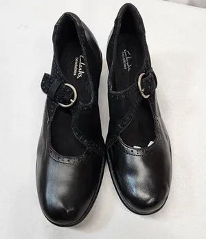 Clarks Black Leather Strappy Mary Jane Heels Women’s 7.5 thumbnail 1