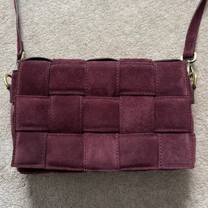 Viola Castellani Genuine Suede Woven Padded Flap Crossbody Bag Dark Purple thumbnail 3