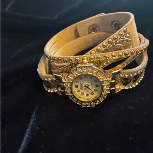Elegant Gold Wrap Watch with Crystal Accents thumbnail 2
