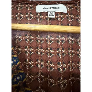 Max Studio Womens Brown Geometric Print V-Neck‎ Tie Front Smocked Blouse Medium thumbnail 3