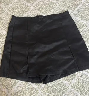 Black leather skirt Size M thumbnail 1