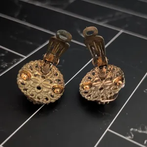 Vintage Clip On Earrings Stunning & Elegant Brassy Tone/Dark Gold Tone thumbnail 4