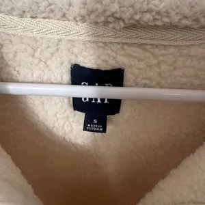 S199. Gap cream quarter zip Sherpa hoody Size S thumbnail 2