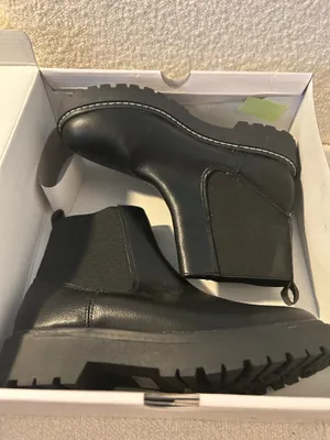 DV by Dolce Vita NIB Boot size 6 thumbnail 2