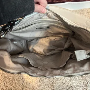 Steve Madden Chalk Quilted Hobo Bag Purse Handbag White Gray Supple 12x10x4 thumbnail 4